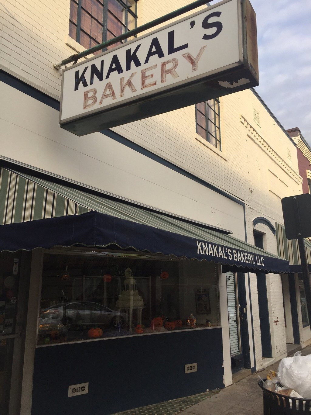 Knakals Bakery